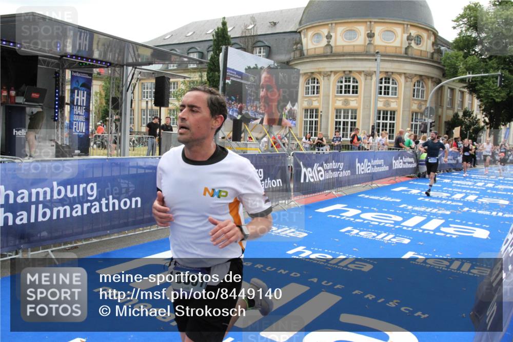 29.06.2025 - hella hamburg halbmarathon Michael Strokosch http://msf.ph/oto/8449140 29.06.2025 10:29:10 Ziel 3043, 8473, 10171, 10351, 16157, 18874, 19194 meine-sportfotos.de