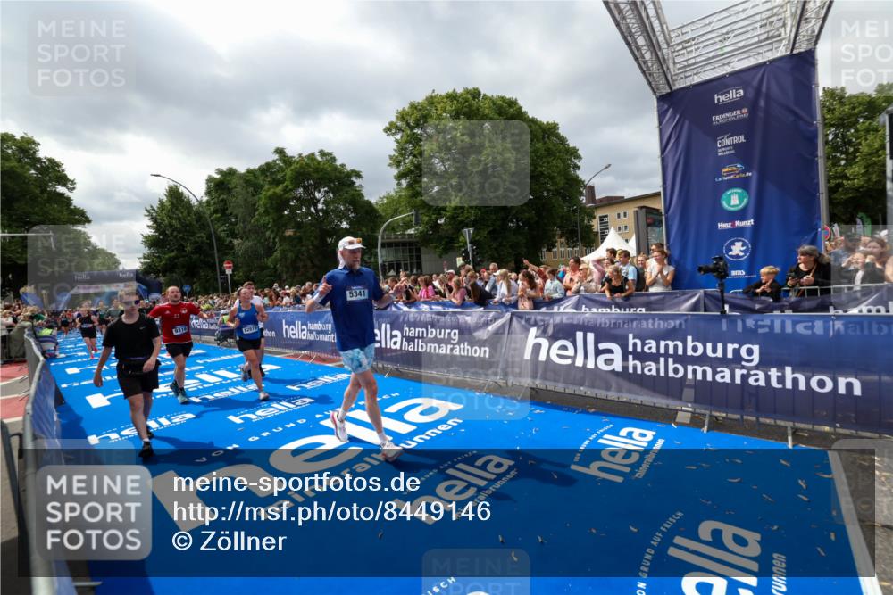 29.06.2025 - hella hamburg halbmarathon Zöllner http://msf.ph/oto/8449146 29.06.2025 10:58:38 Ziel 2619, 2978, 3251, 4467, 5341, 6595, 7082, 7659, 8322, 9316, 12712, 12809, 12862, 12879, 13694, 18501, 18556 meine-sportfotos.de