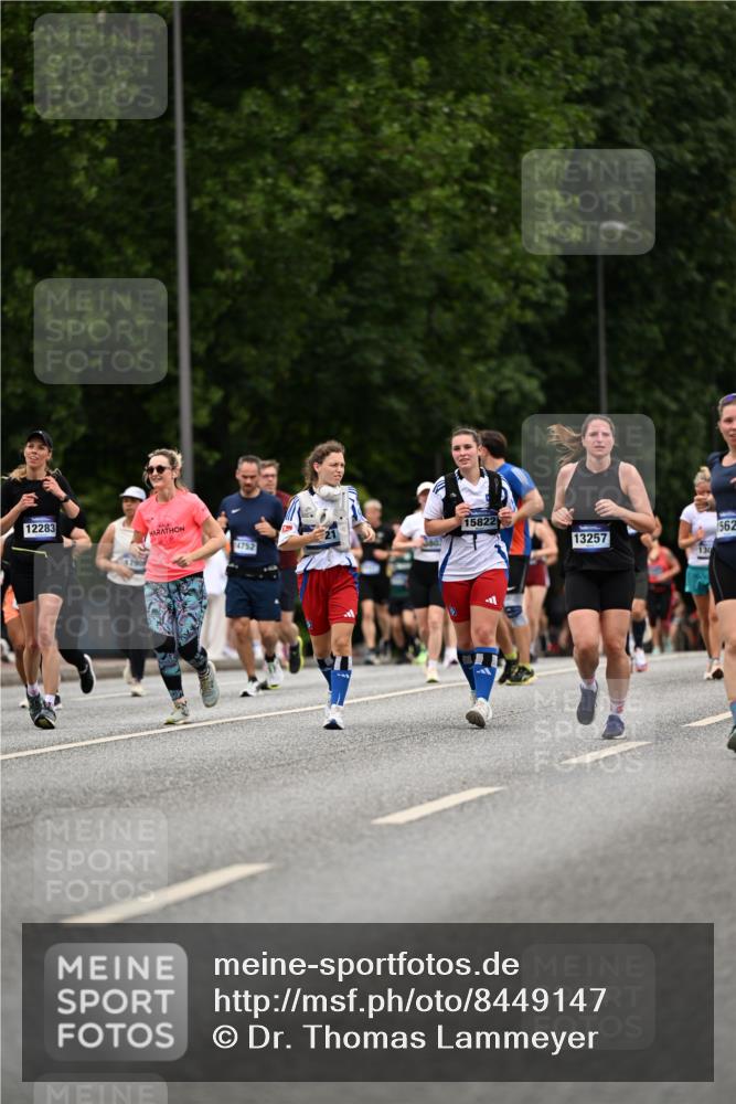 29.06.2025 - hella hamburg halbmarathon Dr. Thomas Lammeyer http://msf.ph/oto/8449147 29.06.2025 10:58:58 Kennedybrücke 1767, 1779, 1822, 2600, 3857, 4039, 4720, 5185, 5430, 5500, 5815, 5856, 5933, 6279, 6988, 7670, 7874, 7946, 7986, 8801, 9130, 9764, 10331, 11354 meine-sportfotos.de