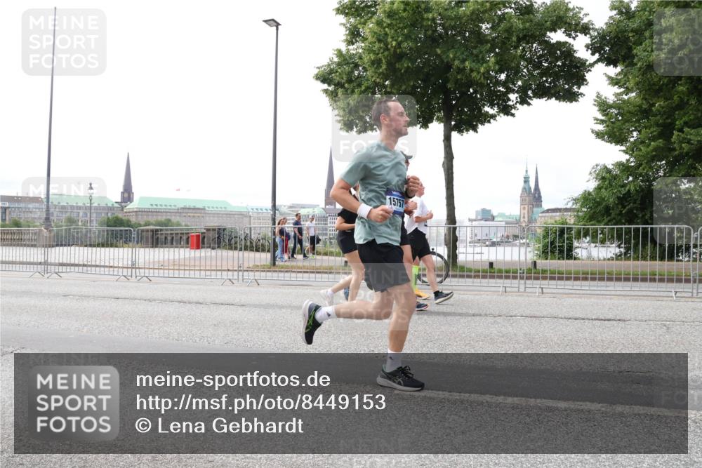 29.06.2025 - hella hamburg halbmarathon Lena Gebhardt http://msf.ph/oto/8449153 29.06.2025 10:30:36 Lombardsbrücke 15757, 1059, 1472, 1647, 2268, 2505, 2569, 2754, 2755, 2901, 3131, 3281, 3443, 3573, 4198, 4575, 4819, 6344, 6556, 6598, 6616, 7071, 7120, 9830, 10880, 11984, 12349, 12350, 12460, 12461, 12504, 12687, 12688, 12710, 13418, 14216, 14421, 14803, 15299, 15757, 15789, 15938, 16504, 16601, 16604, 16735, 16791, 16864, 18046, 18362, 18671, 18795, 18860 meine-sportfotos.de