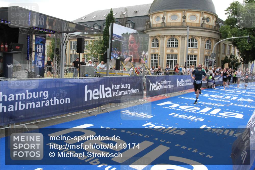 29.06.2025 - hella hamburg halbmarathon Michael Strokosch http://msf.ph/oto/8449174 29.06.2025 10:29:10 Ziel 3043, 8473, 10171, 10351, 16157, 18874, 19194 meine-sportfotos.de