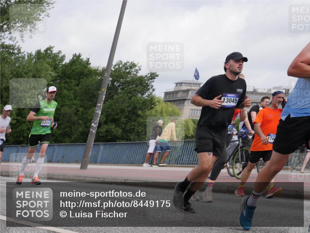 29.06.2025 - hella hamburg halbmarathon Luisa Fischer http://msf.ph/oto/8449175 29.06.2025 10:31:20 Kennedybrücke 13043, 13045, 80, 174, 5285, 5707, 5939, 7497, 7667, 7764, 7980, 9855, 10412, 10413 meine-sportfotos.de