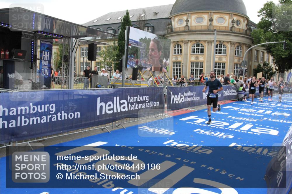 29.06.2025 - hella hamburg halbmarathon Michael Strokosch http://msf.ph/oto/8449196 29.06.2025 10:29:11 Ziel 3043, 8473, 10171, 10351, 16157, 19194 meine-sportfotos.de