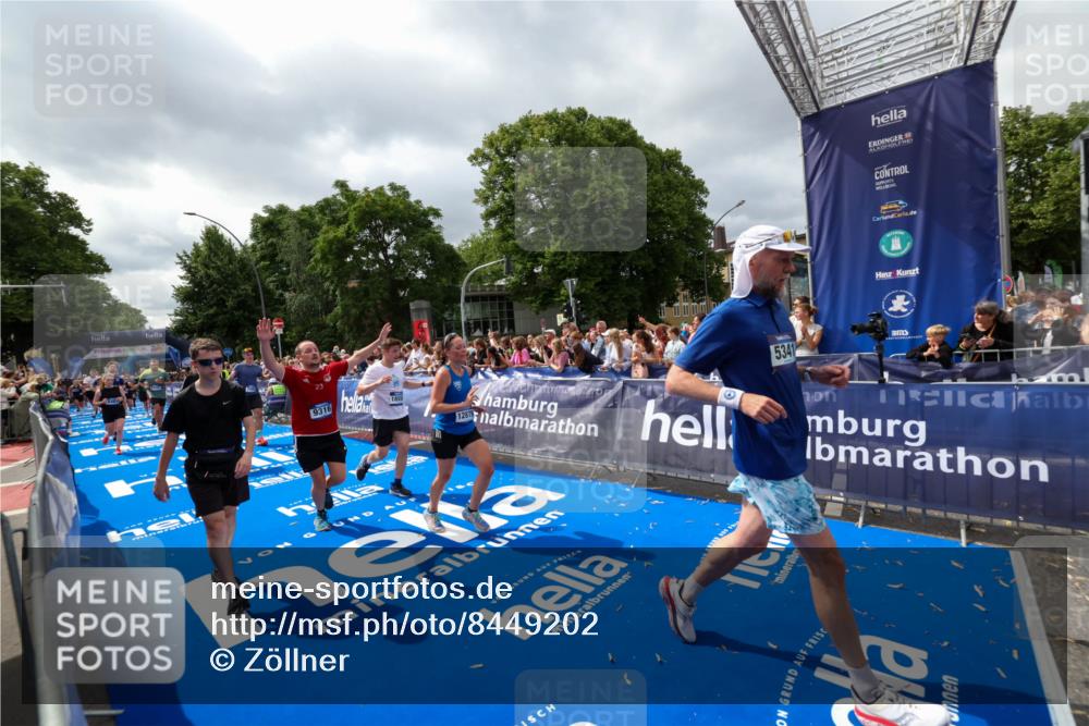 29.06.2025 - hella hamburg halbmarathon Zöllner http://msf.ph/oto/8449202 29.06.2025 10:58:39 Ziel 2619, 2978, 3251, 4467, 5341, 6592, 6595, 7082, 7659, 8322, 9316, 12712, 12809, 12862, 12879, 13694, 18501, 18556 meine-sportfotos.de