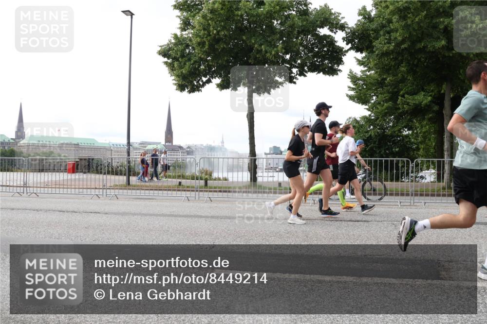 29.06.2025 - hella hamburg halbmarathon Lena Gebhardt http://msf.ph/oto/8449214 29.06.2025 10:30:37 Lombardsbrücke 1059, 1472, 1647, 2268, 2505, 2569, 2754, 2755, 2901, 3131, 3281, 3443, 3573, 4198, 4575, 4819, 6344, 6556, 6616, 7071, 7120, 9830, 10880, 11981, 11984, 12349, 12350, 12460, 12461, 12504, 12687, 12688, 12710, 13418, 14216, 14421, 14803, 15299, 15757, 15789, 15938, 16504, 16601, 16604, 16791, 16864, 18046, 18362, 18671, 18795, 18860 meine-sportfotos.de