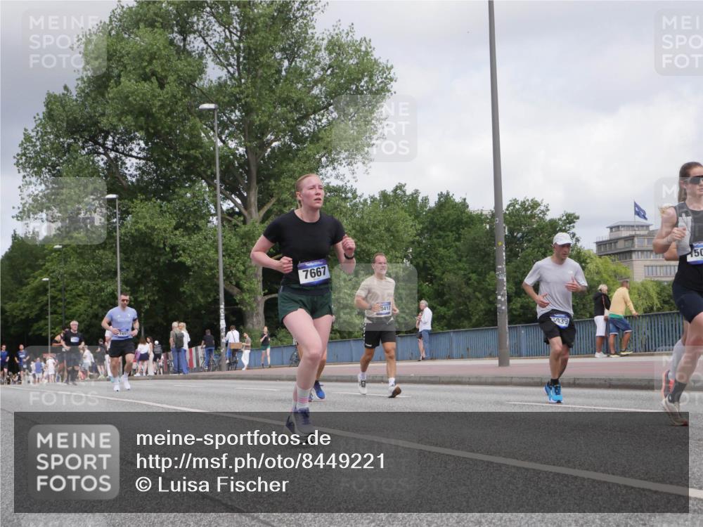 29.06.2025 - hella hamburg halbmarathon Luisa Fischer http://msf.ph/oto/8449221 29.06.2025 10:31:23 Kennedybrücke 7497, 7667, 0412, 939, 50, 5285, 5939, 6102, 7497, 7667, 7980, 10412, 10413 meine-sportfotos.de