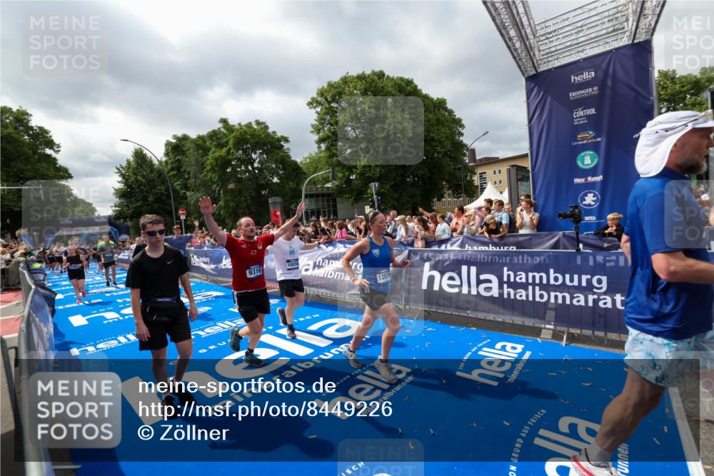 29.06.2025 - hella hamburg halbmarathon Zöllner http://msf.ph/oto/8449226 29.06.2025 10:58:39 Ziel 2619, 2978, 3251, 4467, 5341, 6592, 6595, 7082, 7659, 8322, 9316, 12712, 12809, 12862, 12879, 13694, 18501, 18556 meine-sportfotos.de