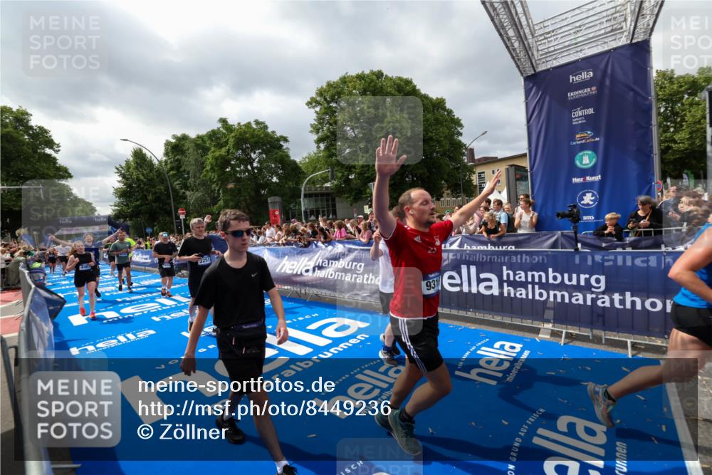 29.06.2025 - hella hamburg halbmarathon Zöllner http://msf.ph/oto/8449236 29.06.2025 10:58:40 Ziel 2619, 2978, 3251, 4467, 5341, 6592, 6595, 7082, 7659, 8322, 9316, 12712, 12809, 12862, 12879, 13694, 15197, 18501, 18556, 18587 meine-sportfotos.de