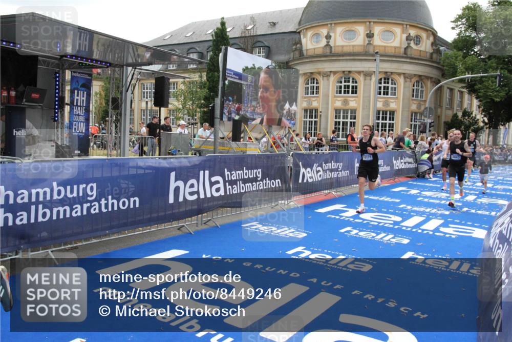 29.06.2025 - hella hamburg halbmarathon Michael Strokosch http://msf.ph/oto/8449246 29.06.2025 10:29:12 Ziel 3043, 8473, 10171, 16157, 19194 meine-sportfotos.de