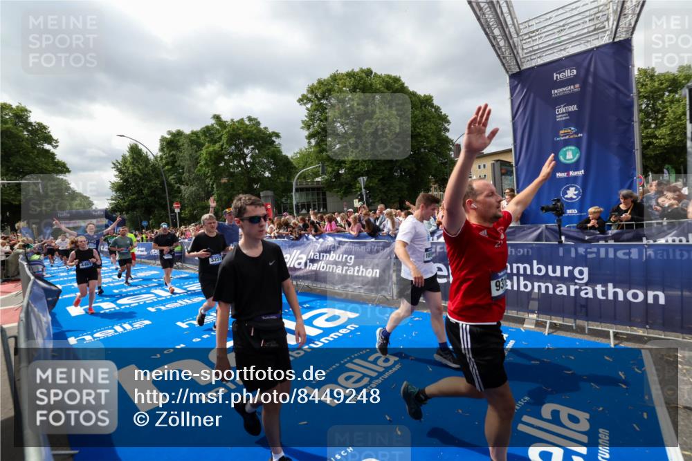 29.06.2025 - hella hamburg halbmarathon Zöllner http://msf.ph/oto/8449248 29.06.2025 10:58:40 Ziel 2619, 2978, 3251, 4467, 5341, 6592, 6595, 7082, 7659, 8322, 9316, 12712, 12809, 12862, 12879, 13694, 15197, 18501, 18556, 18587 meine-sportfotos.de