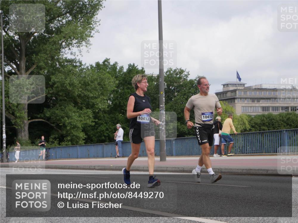 29.06.2025 - hella hamburg halbmarathon Luisa Fischer http://msf.ph/oto/8449270 29.06.2025 10:31:24 Kennedybrücke 10413, 10412, 5285, 5939, 6102, 7497, 7667, 7980, 10412, 10413 meine-sportfotos.de