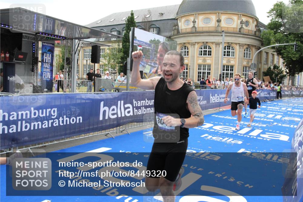 29.06.2025 - hella hamburg halbmarathon Michael Strokosch http://msf.ph/oto/8449320 29.06.2025 10:29:14 Ziel 3043, 8473, 10171, 16157, 19194 meine-sportfotos.de