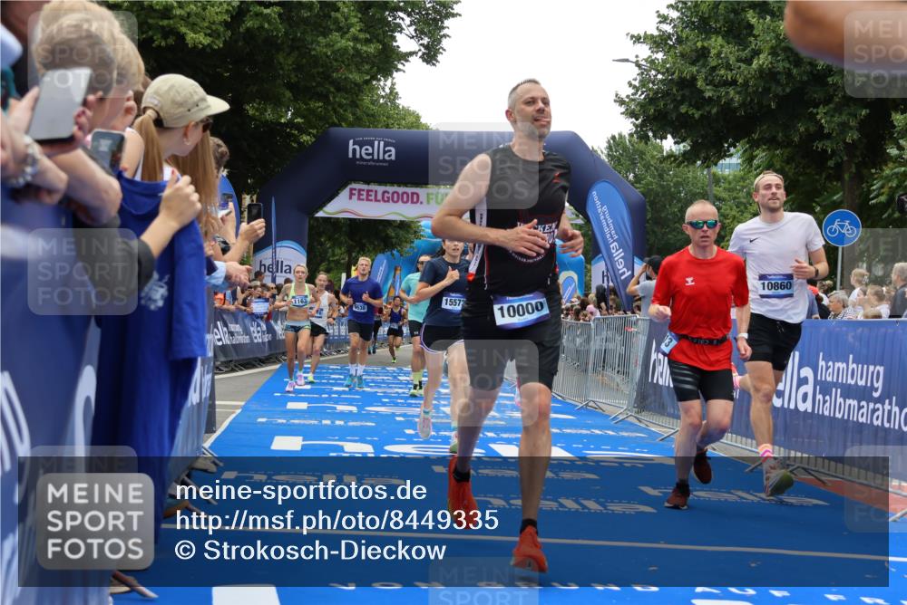 29.06.2025 - hella hamburg halbmarathon Strokosch-Dieckow http://msf.ph/oto/8449335 29.06.2025 10:48:32 Ziel 1163, 1176, 2213, 4553, 5421, 9262, 9538, 10000, 10859, 10860, 11451, 11579, 12149, 12690, 12840, 13962, 14033, 14511, 14990, 15573, 15808, 15917, 17395, 17855, 18251, 18790, 18815, 18923 meine-sportfotos.de