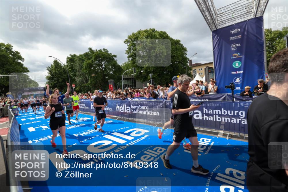 29.06.2025 - hella hamburg halbmarathon Zöllner http://msf.ph/oto/8449348 29.06.2025 10:58:42 Ziel 1319, 2619, 2656, 2978, 3251, 4467, 6592, 6595, 7082, 7659, 8322, 10943, 11605, 11846, 12809, 12862, 13694, 15197, 16189, 18501, 18587 meine-sportfotos.de