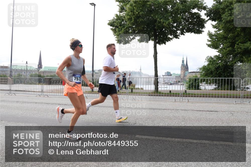 29.06.2025 - hella hamburg halbmarathon Lena Gebhardt http://msf.ph/oto/8449355 29.06.2025 10:30:40 Lombardsbrücke 7572, 1059, 1472, 1647, 2268, 2505, 2569, 2754, 2755, 2901, 3131, 3281, 3443, 4198, 4575, 4819, 6344, 6556, 6616, 7071, 7120, 9830, 10880, 11981, 11984, 12349, 12350, 12460, 12461, 12504, 12687, 12688, 13418, 14095, 14216, 14421, 14803, 15299, 15757, 15789, 15938, 16504, 16791, 16864, 18046, 18362, 18671, 18795, 18860 meine-sportfotos.de