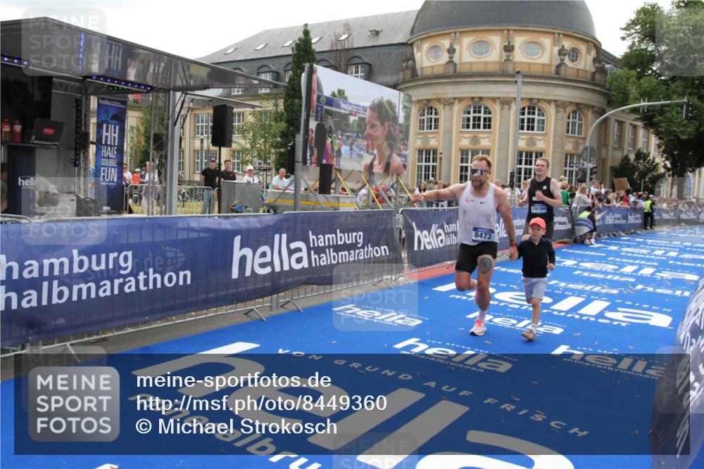 29.06.2025 - hella hamburg halbmarathon Michael Strokosch http://msf.ph/oto/8449360 29.06.2025 10:29:15 Ziel 3043, 8473, 10171, 19194 meine-sportfotos.de