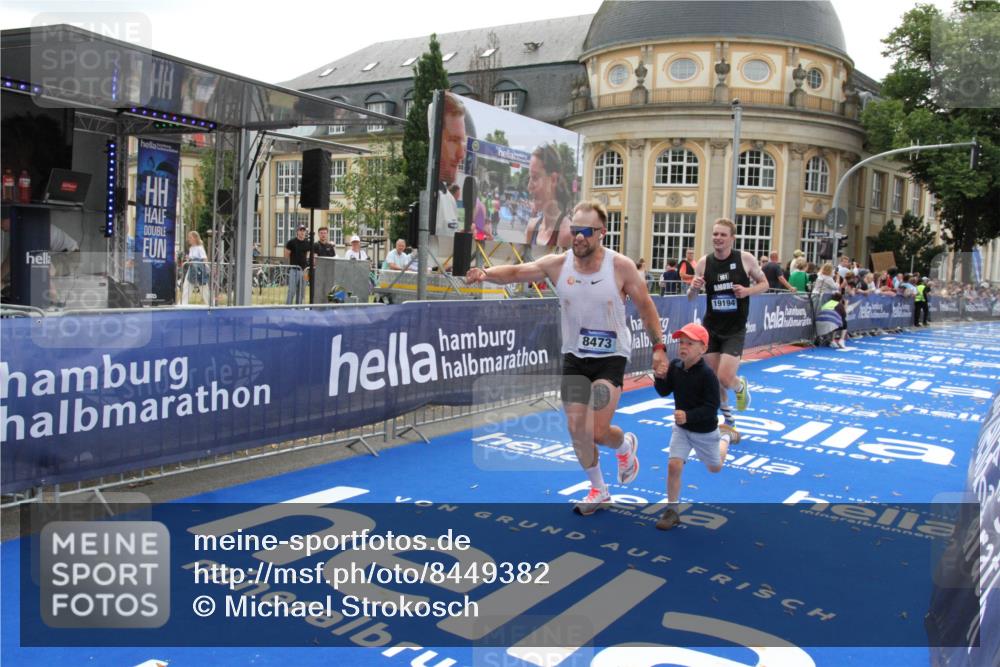 29.06.2025 - hella hamburg halbmarathon Michael Strokosch http://msf.ph/oto/8449382 29.06.2025 10:29:15 Ziel 3043, 8473, 10171, 19194 meine-sportfotos.de