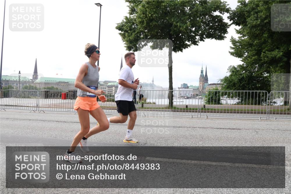 29.06.2025 - hella hamburg halbmarathon Lena Gebhardt http://msf.ph/oto/8449383 29.06.2025 10:30:40 Lombardsbrücke 1059, 1472, 1647, 2268, 2505, 2569, 2754, 2755, 2901, 3131, 3281, 3443, 4198, 4575, 4819, 6344, 6556, 6616, 7071, 7120, 9830, 10880, 11981, 11984, 12349, 12350, 12460, 12461, 12504, 12687, 12688, 13418, 14095, 14216, 14421, 14803, 15299, 15757, 15789, 15938, 16504, 16791, 16864, 18046, 18362, 18671, 18795, 18860 meine-sportfotos.de