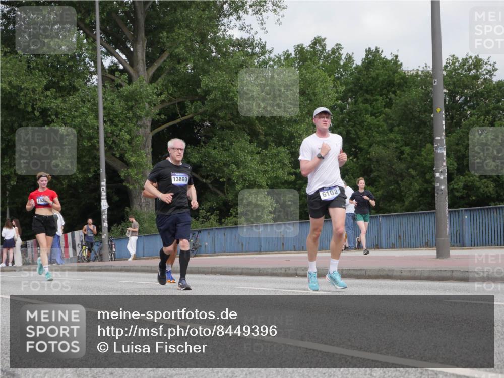 29.06.2025 - hella hamburg halbmarathon Luisa Fischer http://msf.ph/oto/8449396 29.06.2025 10:31:30 Kennedybrücke 1525, 13860, 6102, 4834, 6102, 6345, 7497, 10412, 10413 meine-sportfotos.de
