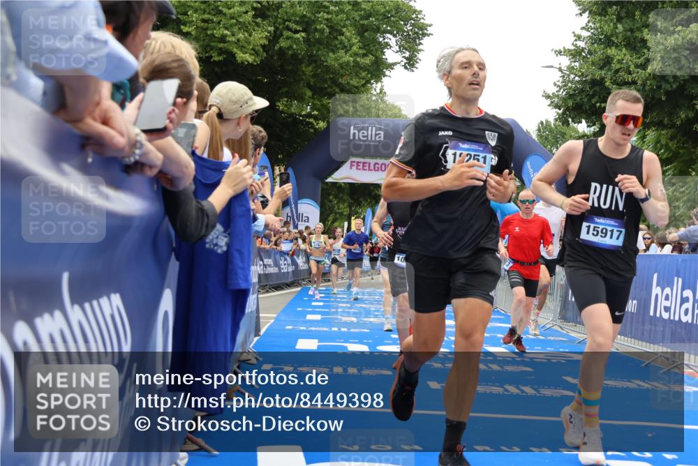 29.06.2025 - hella hamburg halbmarathon Strokosch-Dieckow http://msf.ph/oto/8449398 29.06.2025 10:48:31 Ziel 1163, 1176, 2213, 3747, 4553, 5362, 5421, 6081, 9262, 9538, 10000, 10859, 10860, 11451, 11579, 12149, 12549, 12690, 12840, 13962, 14033, 14990, 15573, 15808, 15917, 17395, 17855, 18251, 18790, 18815, 18923 meine-sportfotos.de