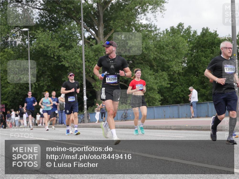 29.06.2025 - hella hamburg halbmarathon Luisa Fischer http://msf.ph/oto/8449416 29.06.2025 10:31:33 Kennedybrücke 5604, 17791, 14205, 256, 13860, 4834, 5604, 6102, 6259, 6345, 7497, 9716 meine-sportfotos.de