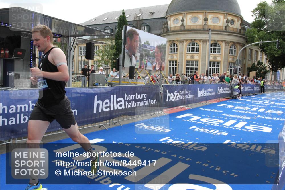 29.06.2025 - hella hamburg halbmarathon Michael Strokosch http://msf.ph/oto/8449417 29.06.2025 10:29:16 Ziel 3043, 8473, 12337, 14395, 19194 meine-sportfotos.de
