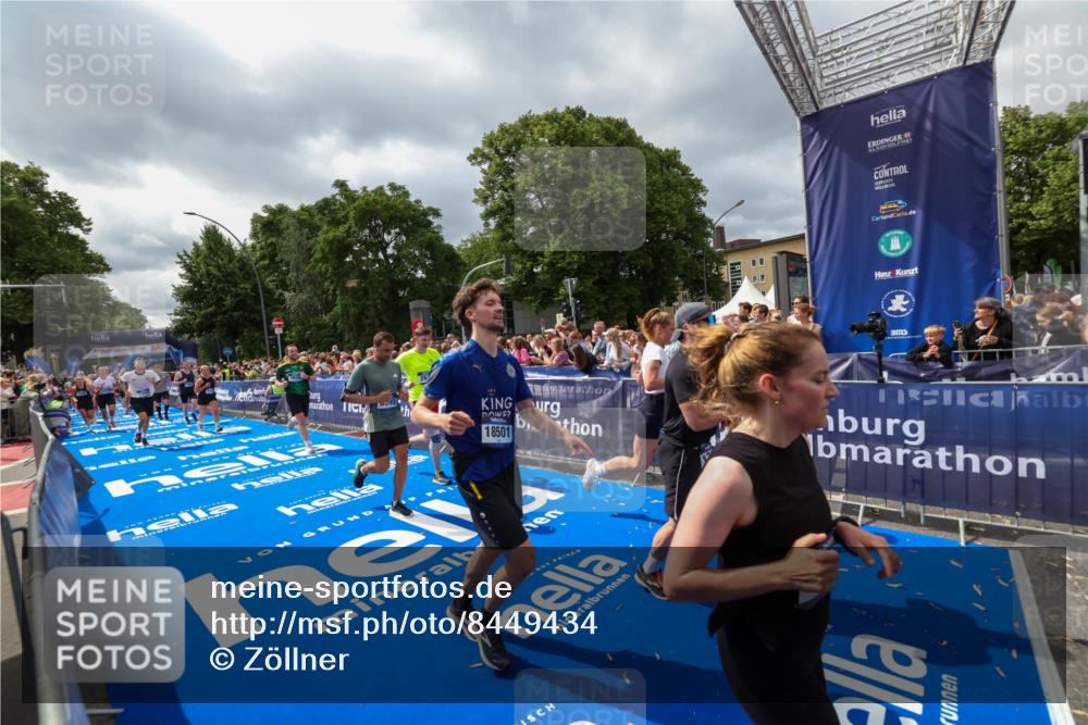 29.06.2025 - hella hamburg halbmarathon Zöllner http://msf.ph/oto/8449434 29.06.2025 10:58:43 Ziel 1319, 2619, 2656, 2978, 4467, 5675, 6592, 6595, 7659, 8322, 8929, 10943, 11605, 11846, 12809, 12862, 13512, 13694, 15197, 16189, 18501, 18587 meine-sportfotos.de
