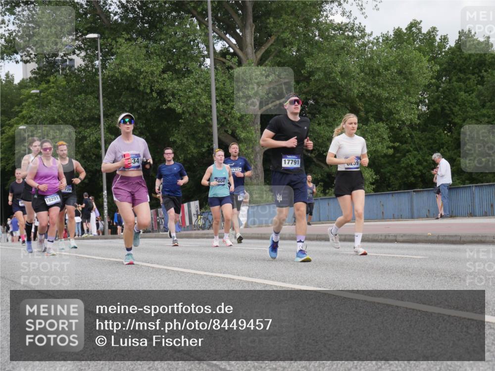 29.06.2025 - hella hamburg halbmarathon Luisa Fischer http://msf.ph/oto/8449457 29.06.2025 10:31:36 Kennedybrücke 18291, 34, 5604, 9716, 17791, 4834, 5604, 6102, 6259, 6345, 9642, 9653, 9654, 9716 meine-sportfotos.de