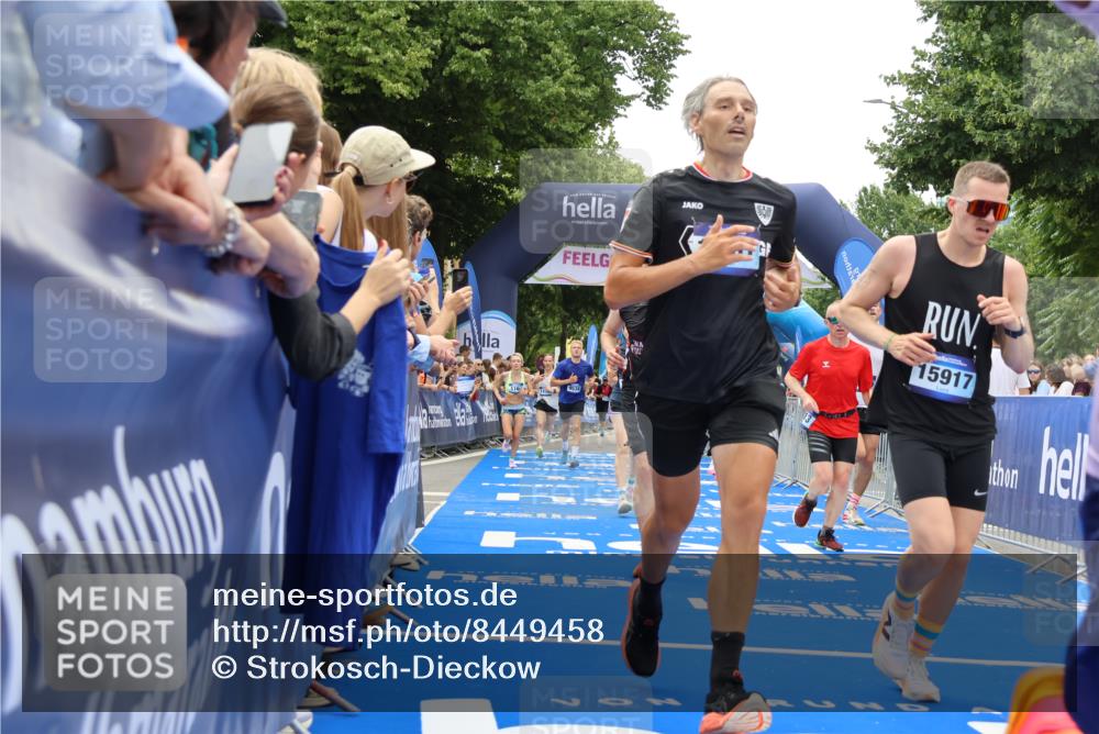 29.06.2025 - hella hamburg halbmarathon Strokosch-Dieckow http://msf.ph/oto/8449458 29.06.2025 10:48:31 Ziel 1163, 1176, 2213, 3747, 4553, 5362, 5421, 6081, 9262, 9538, 10000, 10859, 10860, 11451, 11579, 12149, 12549, 12690, 12840, 13962, 14033, 14990, 15573, 15808, 15917, 17395, 17855, 18251, 18790, 18815, 18923 meine-sportfotos.de