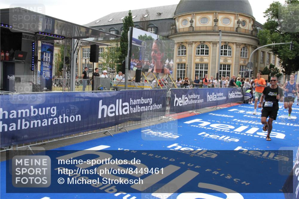 29.06.2025 - hella hamburg halbmarathon Michael Strokosch http://msf.ph/oto/8449461 29.06.2025 10:29:22 Ziel 2075, 8975, 9571, 12287, 12337, 13838, 14164, 14395 meine-sportfotos.de