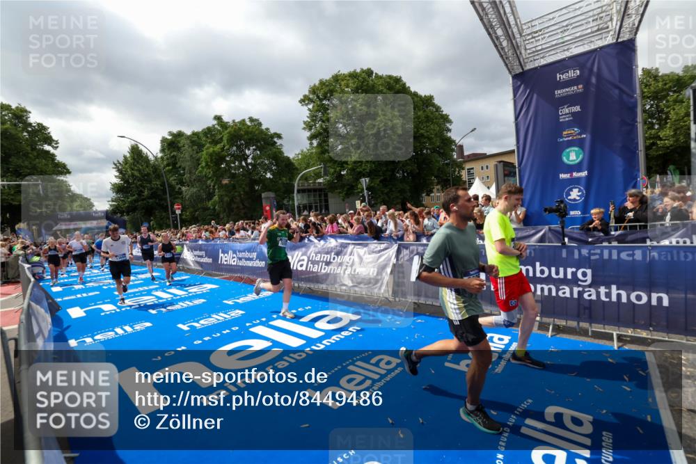 29.06.2025 - hella hamburg halbmarathon Zöllner http://msf.ph/oto/8449486 29.06.2025 10:58:44 Ziel 1319, 2619, 2656, 5675, 6592, 6595, 7659, 8322, 8929, 10943, 11605, 11846, 12862, 13512, 13694, 13880, 14266, 14902, 15197, 16189, 17839, 18501, 18587 meine-sportfotos.de