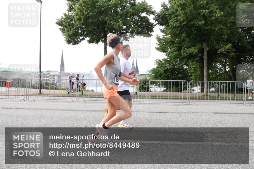 29.06.2025 - hella hamburg halbmarathon Lena Gebhardt http://msf.ph/oto/8449489 29.06.2025 10:30:40 Lombardsbrücke 75, 1059, 1472, 1647, 2268, 2505, 2569, 2754, 2755, 2901, 3131, 3281, 3443, 4198, 4575, 4819, 6344, 6556, 6616, 7071, 7120, 9830, 10880, 11981, 11984, 12349, 12350, 12460, 12461, 12504, 12687, 12688, 13418, 14095, 14216, 14421, 14803, 15299, 15757, 15789, 15938, 16504, 16791, 16864, 18046, 18362, 18671, 18795, 18860 meine-sportfotos.de