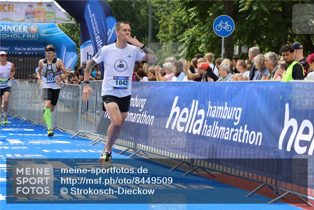 29.06.2025 - hella hamburg halbmarathon Strokosch-Dieckow http://msf.ph/oto/8449509 29.06.2025 10:38:20 Ziel 1042, 1688, 1710, 2745, 2849, 3014, 3431, 3790, 6095, 7110, 8002, 14688, 14992, 16075, 16280, 18584, 18761 meine-sportfotos.de