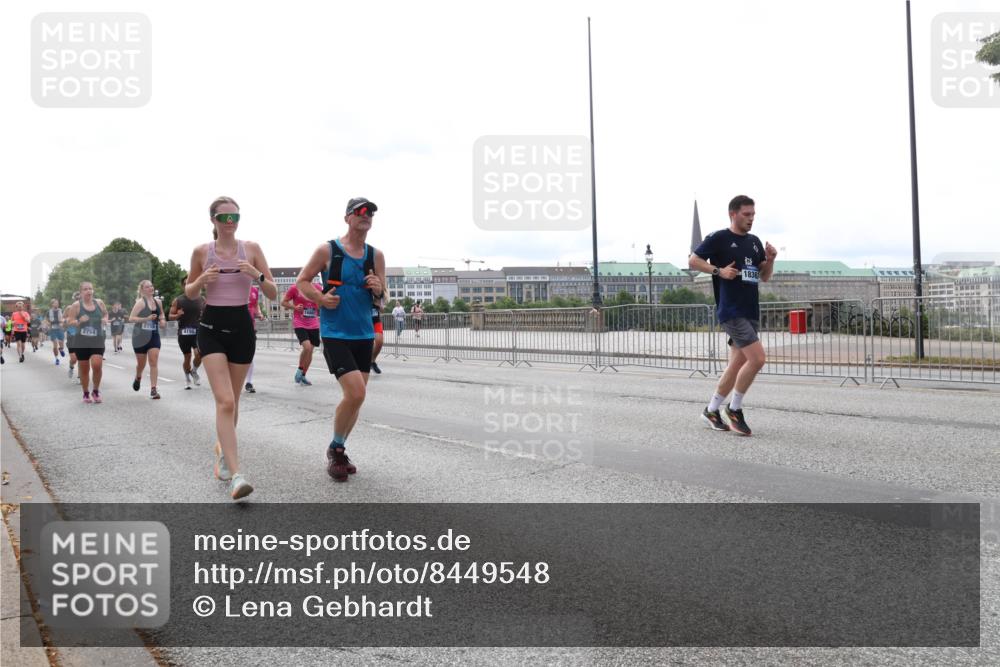 29.06.2025 - hella hamburg halbmarathon Lena Gebhardt http://msf.ph/oto/8449548 29.06.2025 10:30:42 Lombardsbrücke 2754, 2755, 4198, 1836, 1059, 1472, 1647, 2268, 2505, 2569, 2754, 2755, 2901, 3131, 3281, 4198, 4575, 4819, 6344, 6556, 6620, 7071, 7120, 9830, 10880, 10989, 11981, 11984, 12349, 12350, 12384, 12460, 12461, 12687, 12688, 13418, 14095, 14216, 14421, 14803, 15299, 15757, 15789, 15938, 16504, 16791, 16864, 17742, 18046, 18362, 18671, 18795, 18860, 19052 meine-sportfotos.de