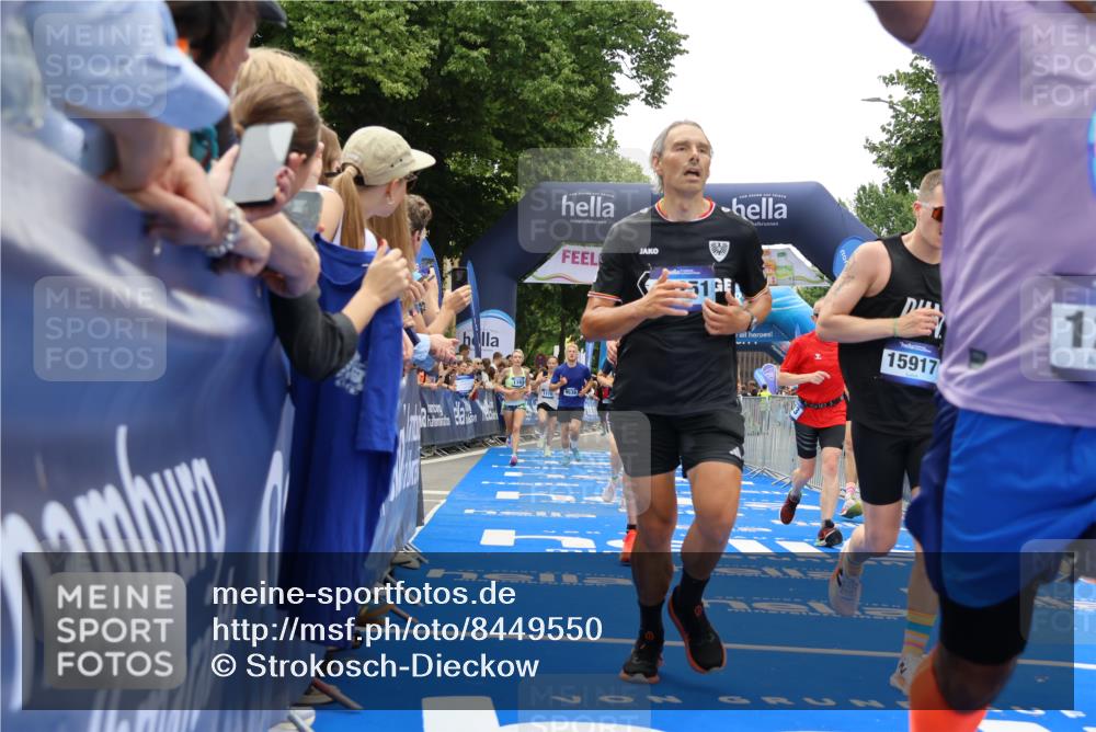29.06.2025 - hella hamburg halbmarathon Strokosch-Dieckow http://msf.ph/oto/8449550 29.06.2025 10:48:31 Ziel 1163, 1176, 2213, 3747, 4553, 5362, 5421, 6081, 9262, 9538, 10000, 10859, 10860, 11451, 11579, 12149, 12549, 12690, 12840, 13962, 14033, 14990, 15573, 15808, 15917, 17395, 17855, 18251, 18790, 18815, 18923 meine-sportfotos.de