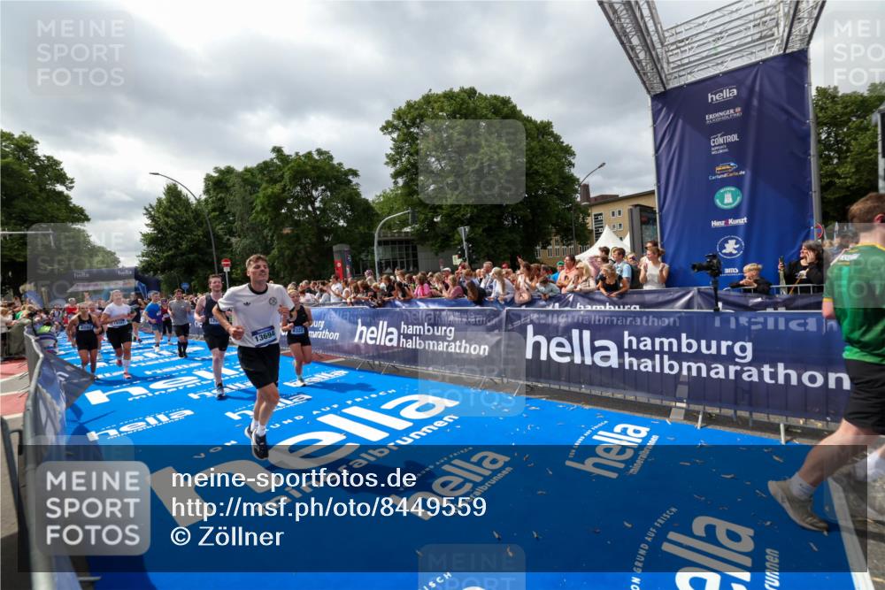 29.06.2025 - hella hamburg halbmarathon Zöllner http://msf.ph/oto/8449559 29.06.2025 10:58:45 Ziel 1319, 2656, 5675, 6592, 7659, 8322, 8929, 10943, 11605, 11846, 12862, 13512, 13694, 13880, 14266, 14902, 15197, 16189, 17839, 18587 meine-sportfotos.de