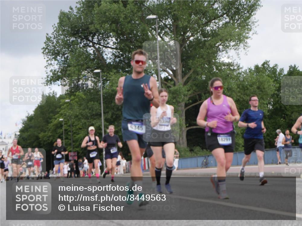 29.06.2025 - hella hamburg halbmarathon Luisa Fischer http://msf.ph/oto/8449563 29.06.2025 10:31:40 Kennedybrücke 345, 13564, 18291, 2688, 4834, 5604, 6259, 6345, 9642, 9653, 9654, 9716 meine-sportfotos.de