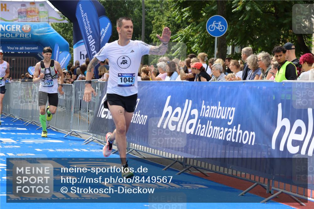 29.06.2025 - hella hamburg halbmarathon Strokosch-Dieckow http://msf.ph/oto/8449567 29.06.2025 10:38:21 Ziel 1042, 1688, 1710, 2745, 3014, 3431, 3790, 6095, 7110, 8002, 8571, 14992, 16075, 16280, 18357, 18584, 18761 meine-sportfotos.de