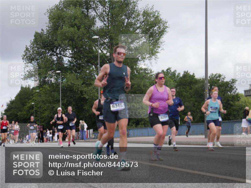 29.06.2025 - hella hamburg halbmarathon Luisa Fischer http://msf.ph/oto/8449573 29.06.2025 10:31:40 Kennedybrücke 114, 6345, 18291, 5604, 2688, 4834, 5604, 6259, 6345, 9642, 9653, 9654, 9716 meine-sportfotos.de