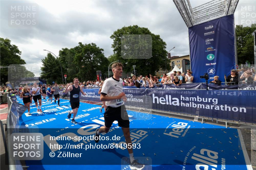 29.06.2025 - hella hamburg halbmarathon Zöllner http://msf.ph/oto/8449593 29.06.2025 10:58:46 Ziel 1319, 2656, 2840, 5675, 6592, 8322, 8929, 10943, 11605, 11846, 12862, 13512, 13694, 13880, 14266, 14902, 15197, 16189, 17839, 18587 meine-sportfotos.de