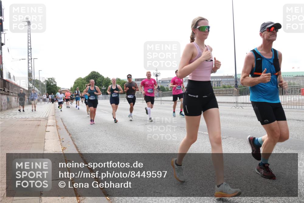 29.06.2025 - hella hamburg halbmarathon Lena Gebhardt http://msf.ph/oto/8449597 29.06.2025 10:30:43 Lombardsbrücke 2755, 2754, 4198, 32, 11984, 1059, 1472, 1647, 2268, 2505, 2569, 2754, 2755, 2901, 3131, 3281, 4198, 4575, 4819, 6344, 6556, 6620, 7071, 7120, 9576, 9830, 10880, 10989, 11981, 11984, 12349, 12350, 12384, 12460, 12461, 12687, 12688, 13418, 14095, 14216, 14421, 14803, 15299, 15466, 15757, 15789, 15938, 16504, 16791, 16864, 17742, 17966, 18362, 18671, 18795, 18860, 19052 meine-sportfotos.de