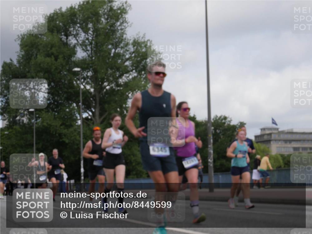 29.06.2025 - hella hamburg halbmarathon Luisa Fischer http://msf.ph/oto/8449599 29.06.2025 10:31:41 Kennedybrücke 6345, 2688, 4834, 5604, 6259, 6345, 9642, 9653, 9654, 9716 meine-sportfotos.de
