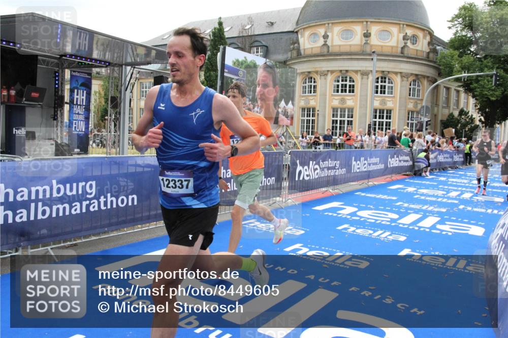 29.06.2025 - hella hamburg halbmarathon Michael Strokosch http://msf.ph/oto/8449605 29.06.2025 10:29:24 Ziel 2075, 8975, 9571, 12287, 12337, 13838, 14164, 14395, 15880, 18737, 19203 meine-sportfotos.de