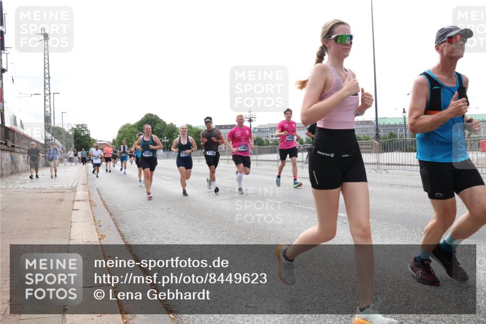 29.06.2025 - hella hamburg halbmarathon Lena Gebhardt http://msf.ph/oto/8449623 29.06.2025 10:30:43 Lombardsbrücke 2754, 275, 4198, 32, 21, 11984, 1059, 1472, 1647, 2268, 2505, 2569, 2754, 2755, 2901, 3131, 3281, 4198, 4575, 4819, 6344, 6556, 6620, 7071, 7120, 9576, 9830, 10880, 10989, 11981, 11984, 12349, 12350, 12384, 12460, 12461, 12687, 12688, 13418, 14095, 14216, 14421, 14803, 15299, 15466, 15757, 15789, 15938, 16504, 16791, 16864, 17742, 17966, 18362, 18671, 18795, 18860, 19052 meine-sportfotos.de