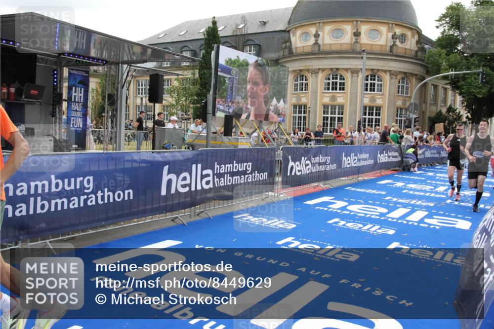 29.06.2025 - hella hamburg halbmarathon Michael Strokosch http://msf.ph/oto/8449629 29.06.2025 10:29:24 Ziel 2075, 8975, 9571, 12287, 12337, 13838, 14164, 14395, 15880, 18737, 19203 meine-sportfotos.de