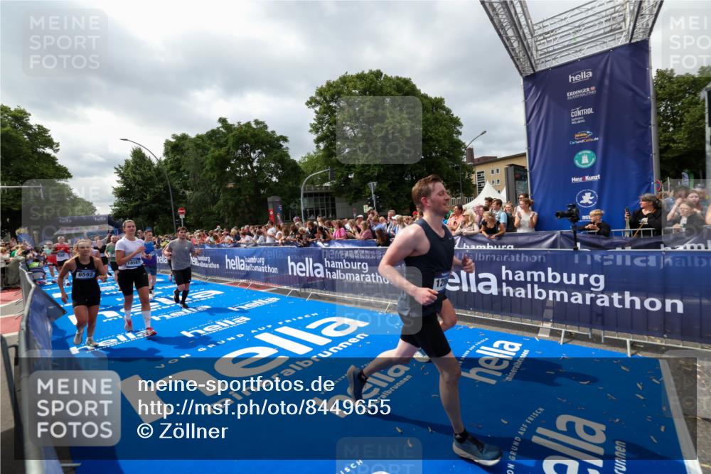 29.06.2025 - hella hamburg halbmarathon Zöllner http://msf.ph/oto/8449655 29.06.2025 10:58:46 Ziel 1319, 2656, 2840, 5675, 6592, 8322, 8929, 10943, 11605, 11846, 12862, 13512, 13694, 13880, 14266, 14902, 15197, 16189, 17839, 18587 meine-sportfotos.de