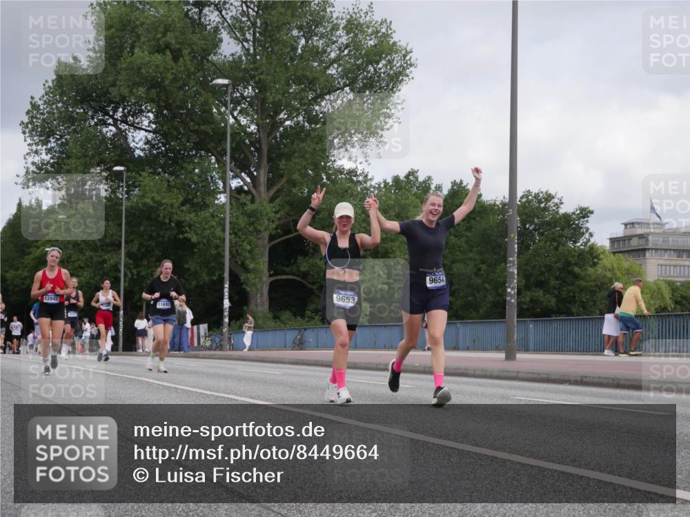 29.06.2025 - hella hamburg halbmarathon Luisa Fischer http://msf.ph/oto/8449664 29.06.2025 10:31:44 Kennedybrücke 12842, 3731, 11692, 9653, 9654, 2688, 3731, 5604, 6259, 7169, 9642, 9653, 9654, 9716 meine-sportfotos.de