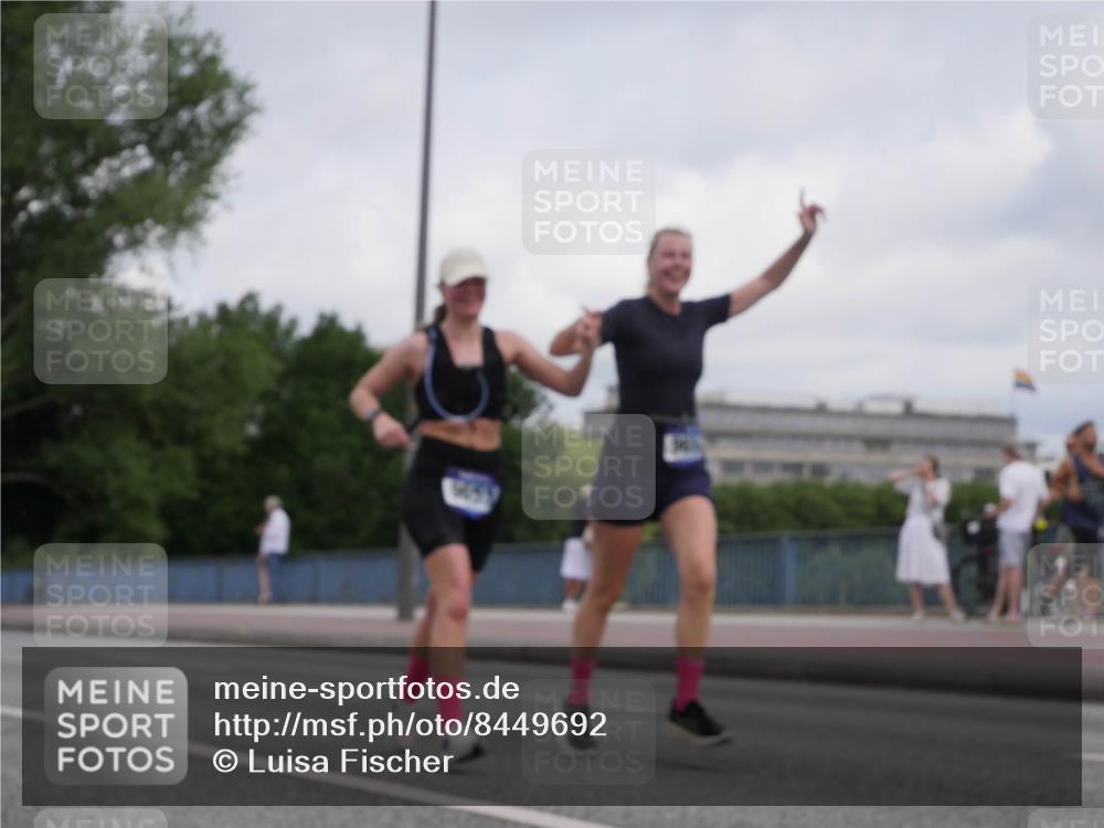 29.06.2025 - hella hamburg halbmarathon Luisa Fischer http://msf.ph/oto/8449692 29.06.2025 10:31:46 Kennedybrücke 2688, 3731, 5604, 7169, 9642, 9653, 9654, 9716 meine-sportfotos.de