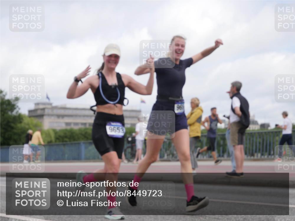 29.06.2025 - hella hamburg halbmarathon Luisa Fischer http://msf.ph/oto/8449723 29.06.2025 10:31:46 Kennedybrücke 10, 3, 9653, 2688, 3731, 5604, 7169, 9642, 9653, 9654, 9716 meine-sportfotos.de
