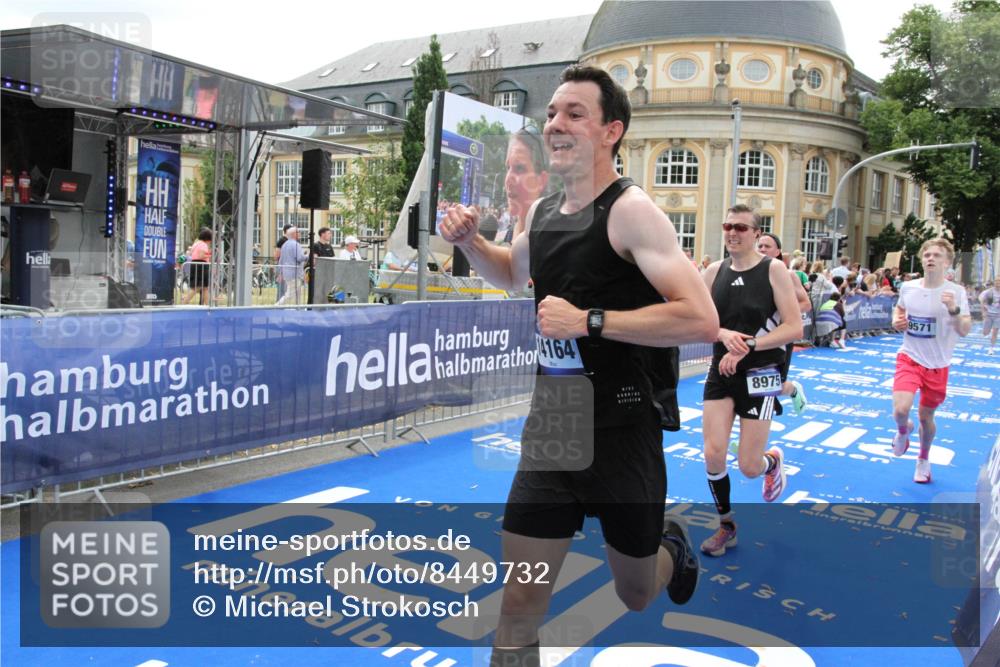29.06.2025 - hella hamburg halbmarathon Michael Strokosch http://msf.ph/oto/8449732 29.06.2025 10:29:26 Ziel 2075, 8975, 9571, 10156, 12234, 12287, 13838, 14164, 15880, 16118, 18737, 19203 meine-sportfotos.de